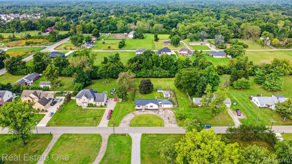 25275 Ravine Street Southfield City, MI 48033