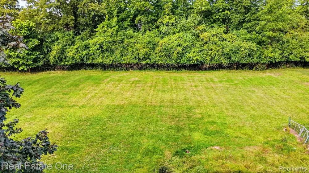 25275 Ravine Street Southfield City, MI 48033