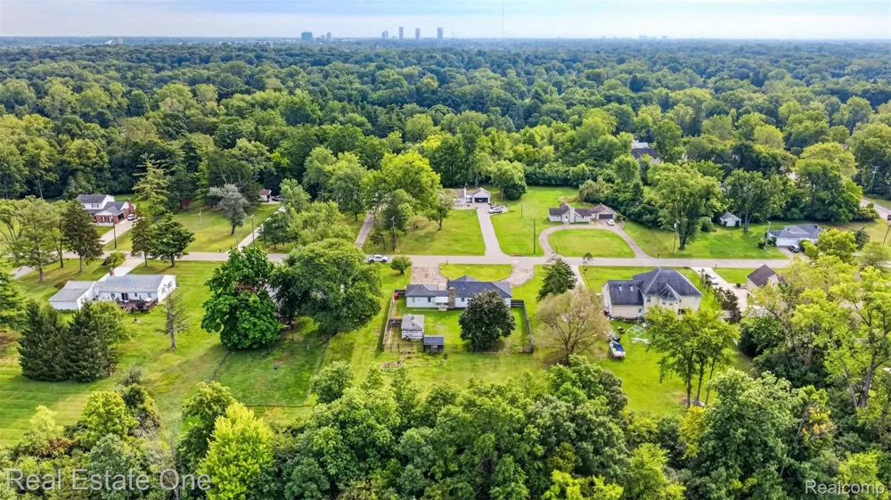 25275 Ravine Street Southfield City, MI 48033