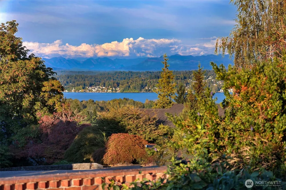 6049 Princeton Avenue NE Seattle, WA 98115