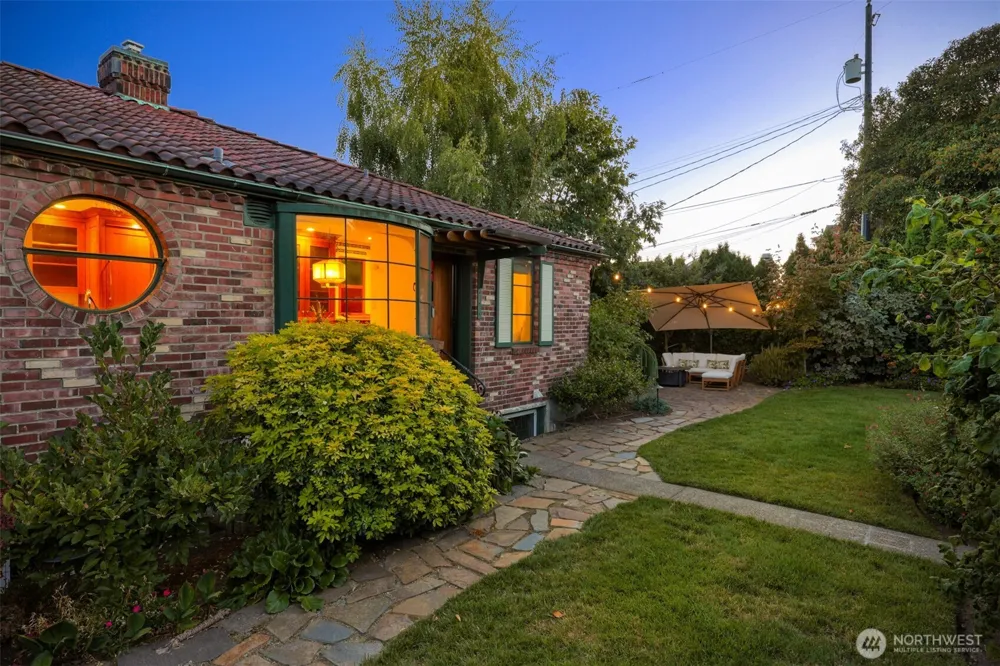 6049 Princeton Avenue NE Seattle, WA 98115