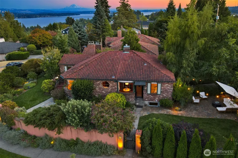 6049 Princeton Avenue NE Seattle, WA 98115