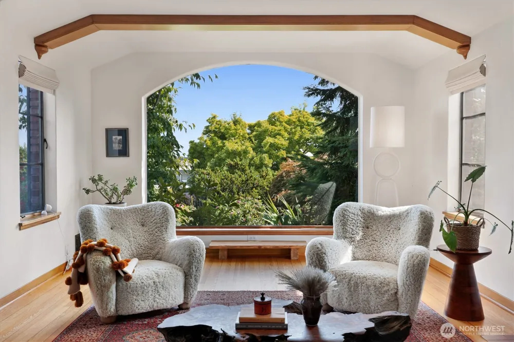 6049 Princeton Avenue NE Seattle, WA 98115
