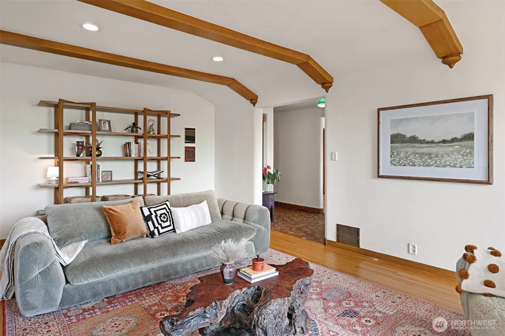6049 Princeton Avenue NE Seattle, WA 98115