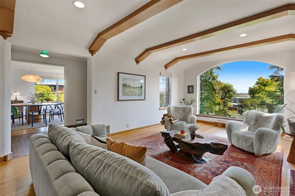 6049 Princeton Avenue NE Seattle, WA 98115