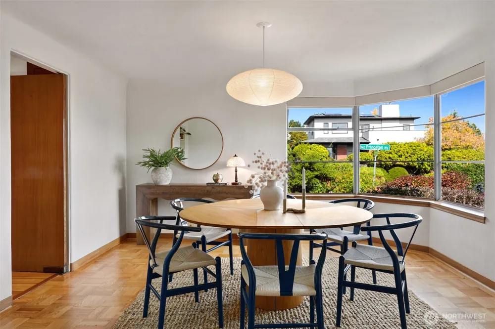 6049 Princeton Avenue NE Seattle, WA 98115
