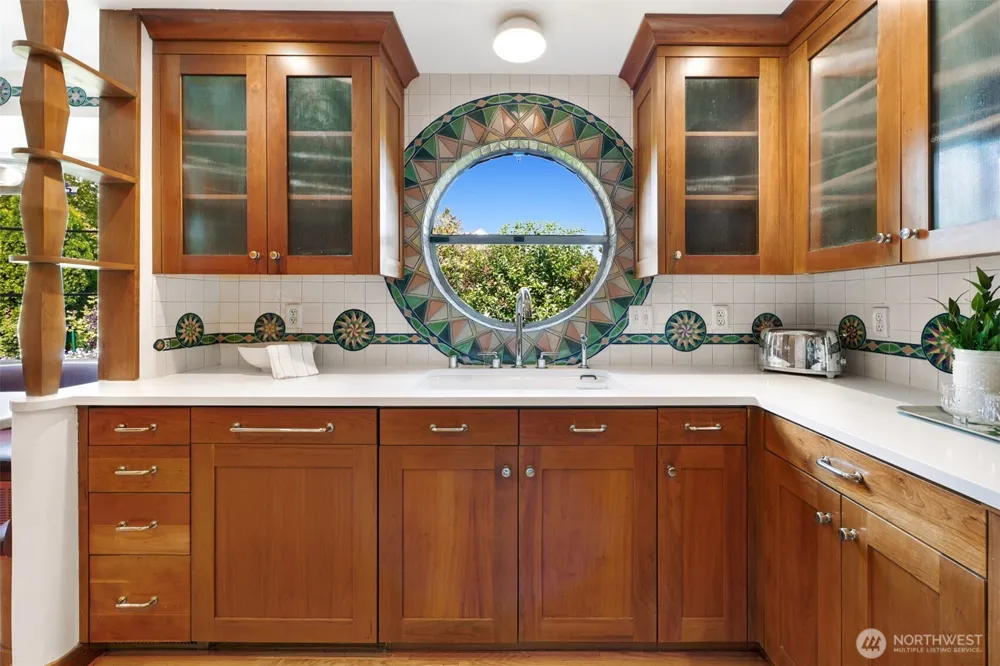 6049 Princeton Avenue NE Seattle, WA 98115