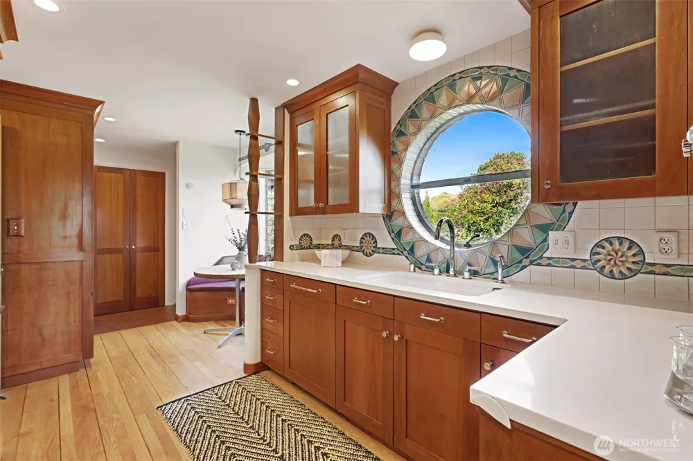 6049 Princeton Avenue NE Seattle, WA 98115