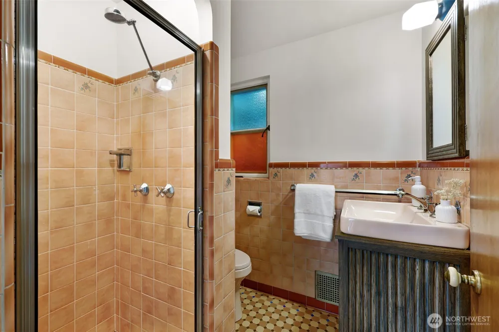6049 Princeton Avenue NE Seattle, WA 98115