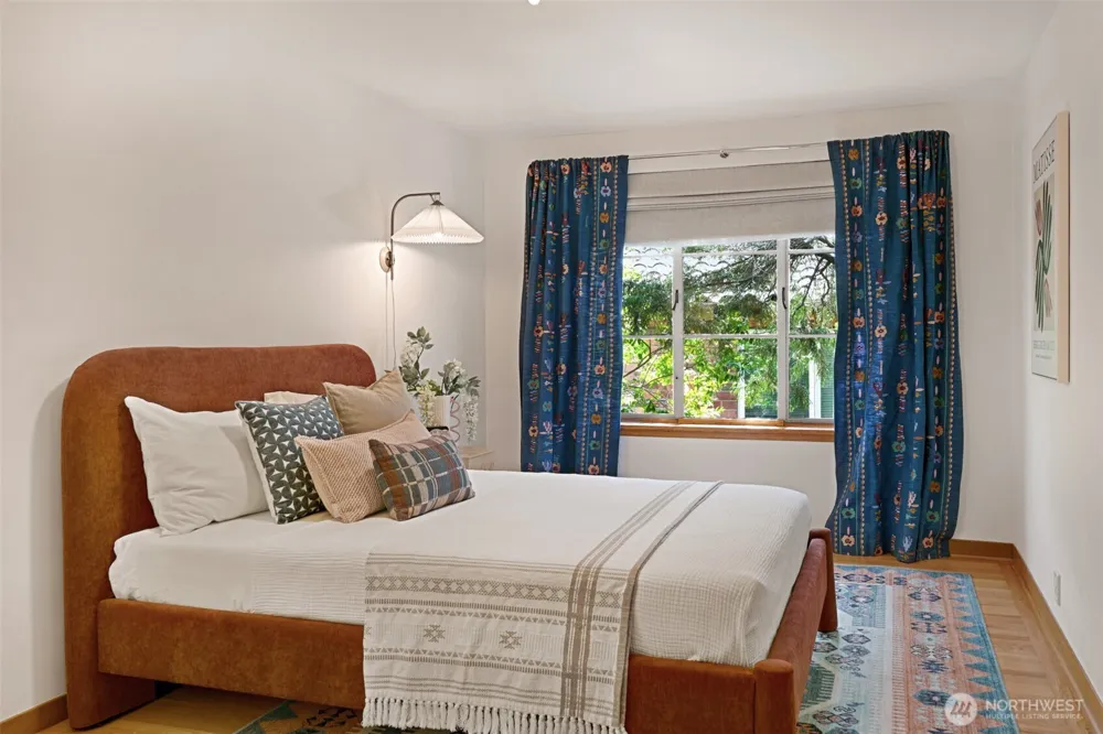 6049 Princeton Avenue NE Seattle, WA 98115
