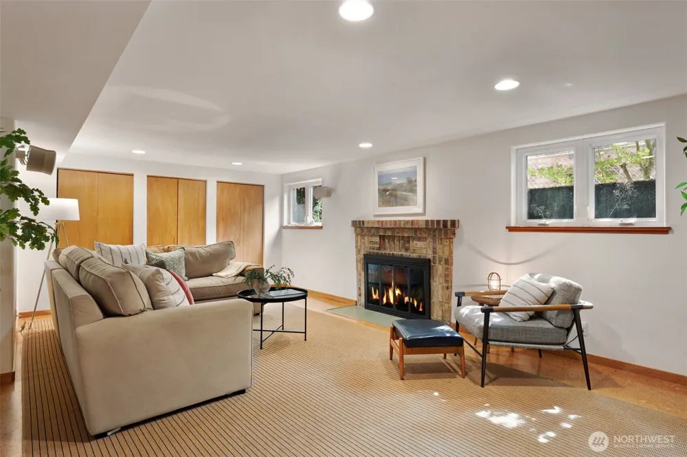 6049 Princeton Avenue NE Seattle, WA 98115