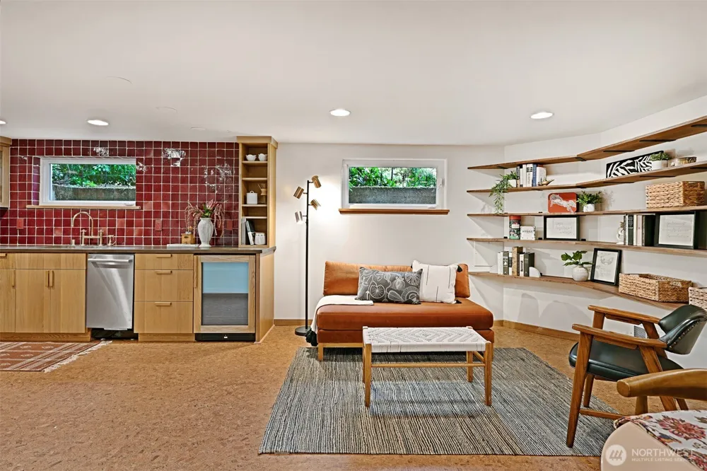 6049 Princeton Avenue NE Seattle, WA 98115