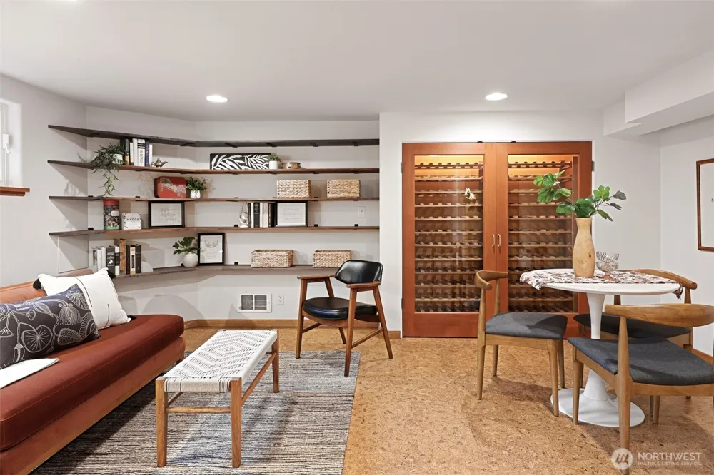 6049 Princeton Avenue NE Seattle, WA 98115