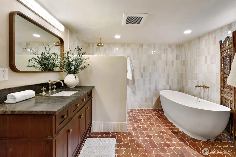 6049 Princeton Avenue NE Seattle, WA 98115