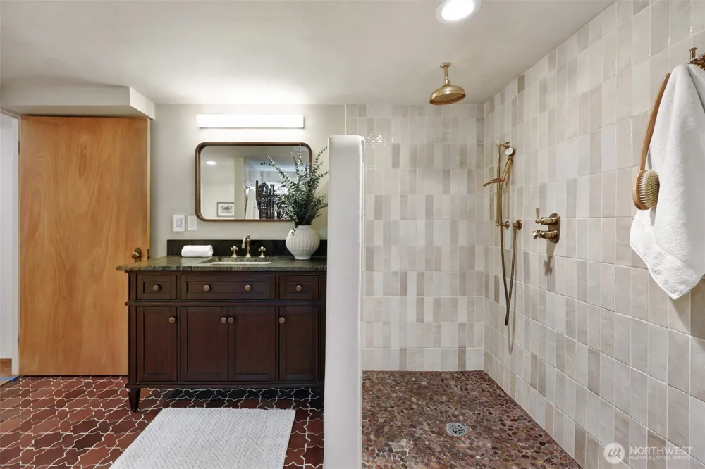 6049 Princeton Avenue NE Seattle, WA 98115