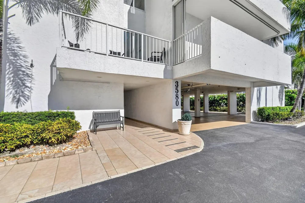 3580 S OCEAN BOULEVARD #4F South Palm Beach, FL 33480