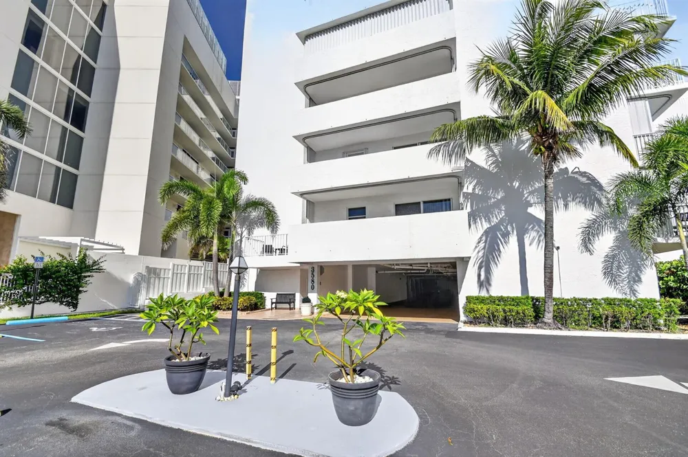 3580 S OCEAN BOULEVARD #4F South Palm Beach, FL 33480