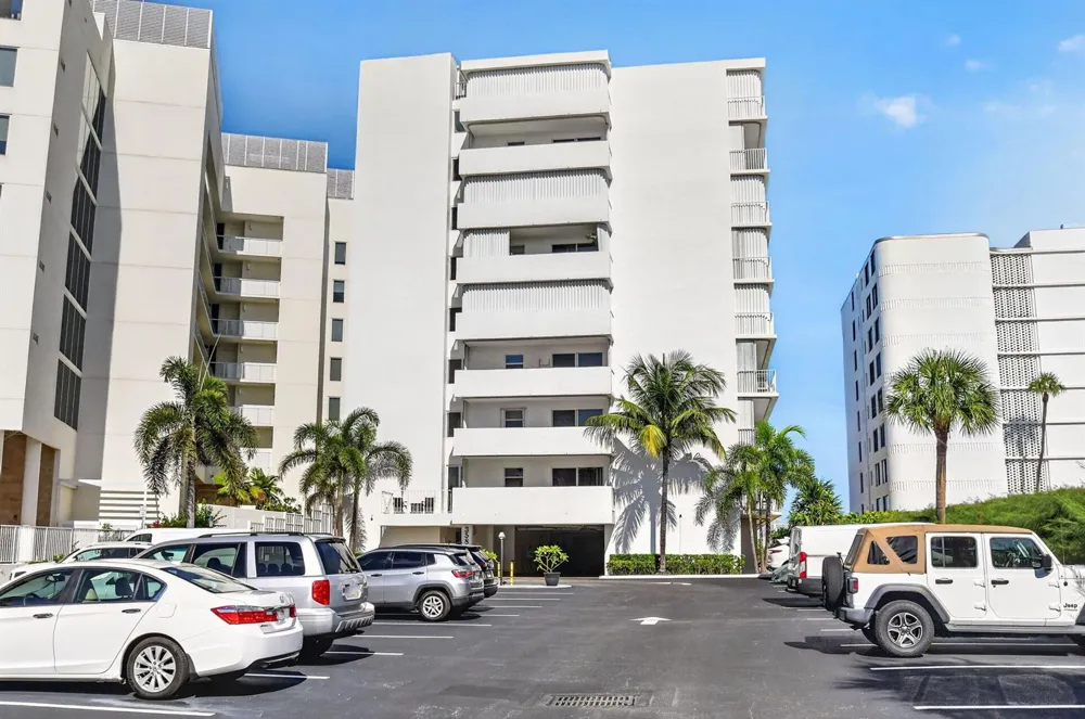 3580 S OCEAN BOULEVARD #4F South Palm Beach, FL 33480