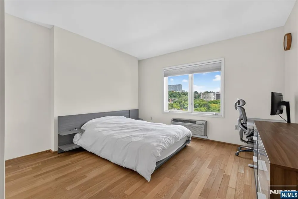 1212 City Place 1212 Edgewater, NJ 07020