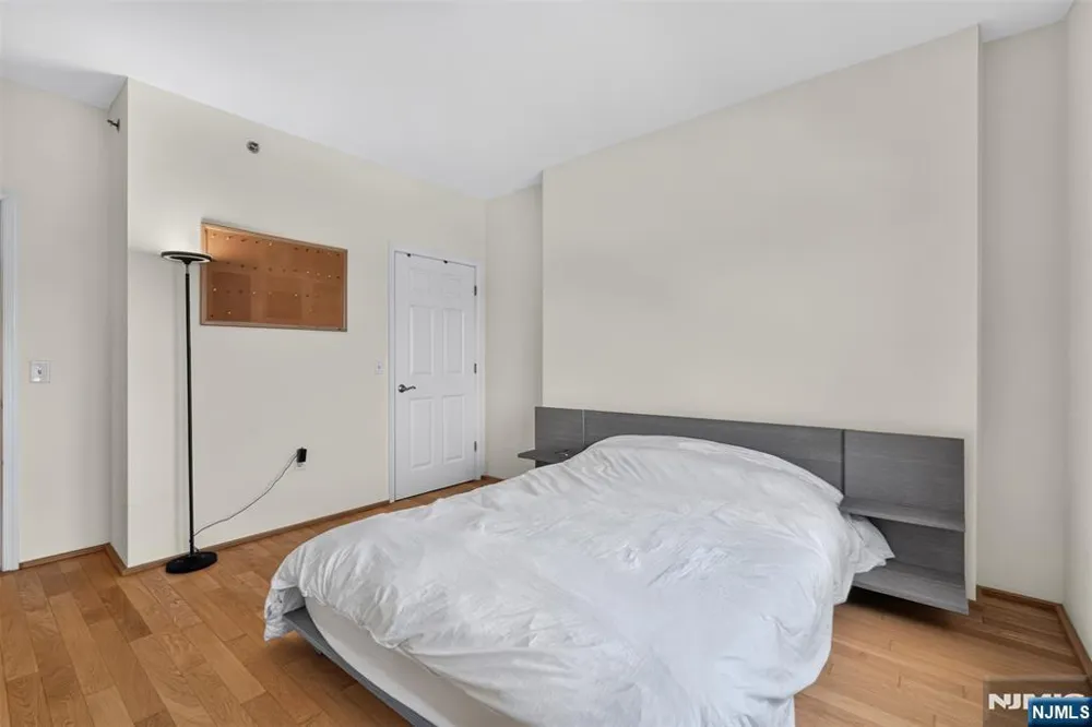 1212 City Place 1212 Edgewater, NJ 07020