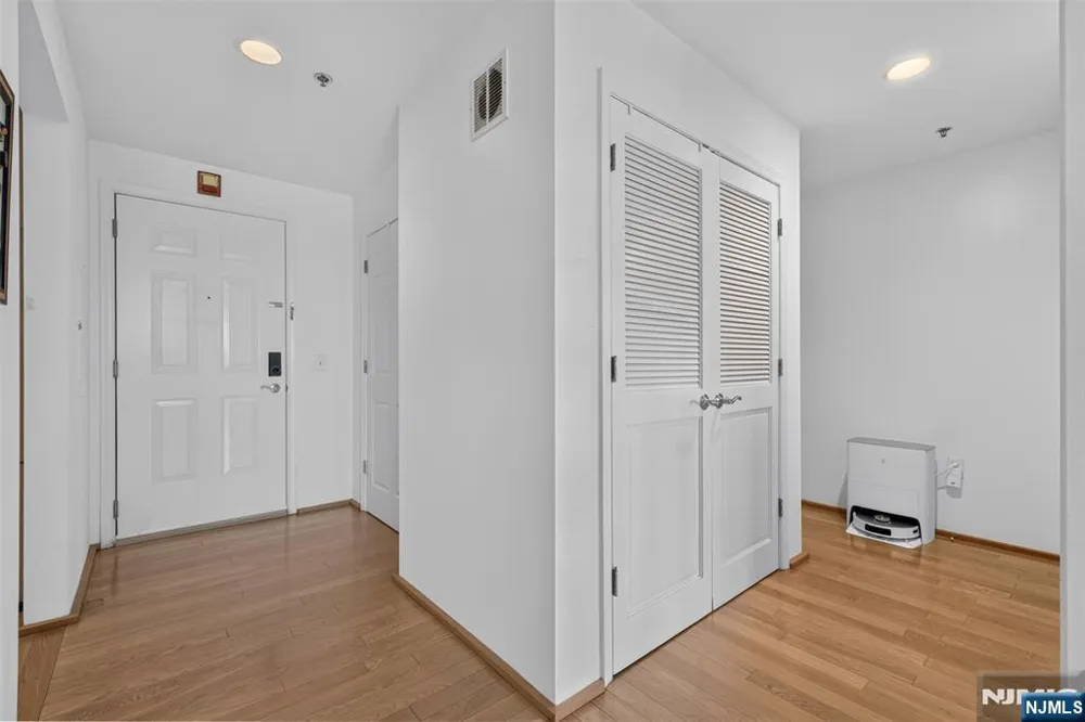 1212 City Place 1212 Edgewater, NJ 07020