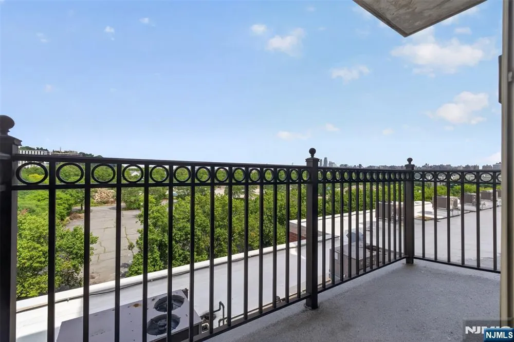 1212 City Place 1212 Edgewater, NJ 07020