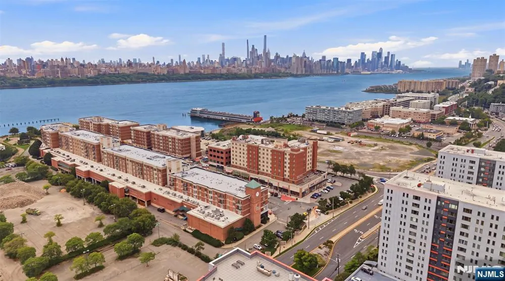 1212 City Place 1212 Edgewater, NJ 07020