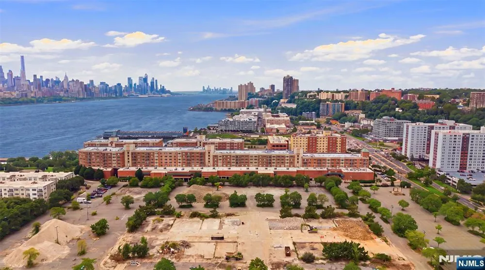 1212 City Place 1212 Edgewater, NJ 07020