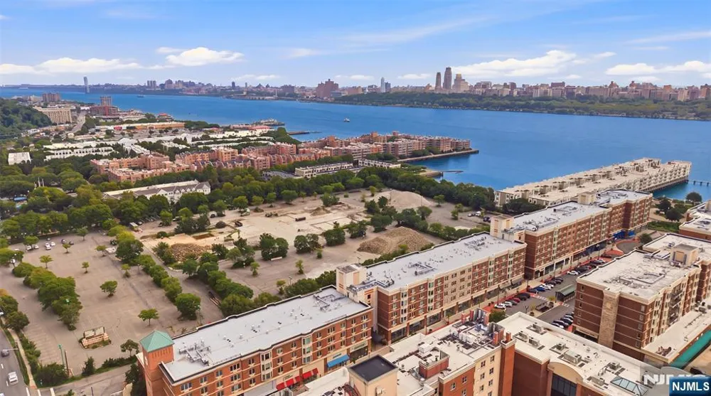 1212 City Place 1212 Edgewater, NJ 07020