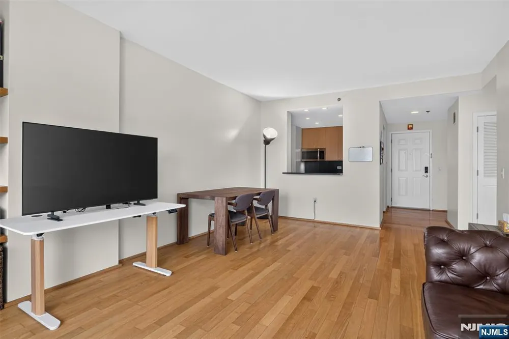 1212 City Place 1212 Edgewater, NJ 07020