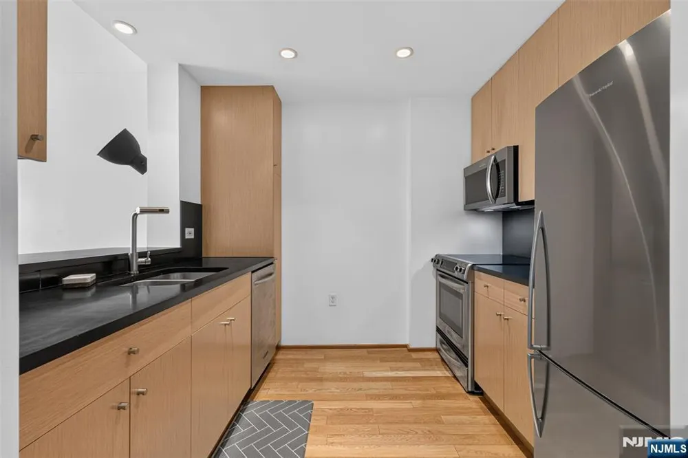 1212 City Place 1212 Edgewater, NJ 07020