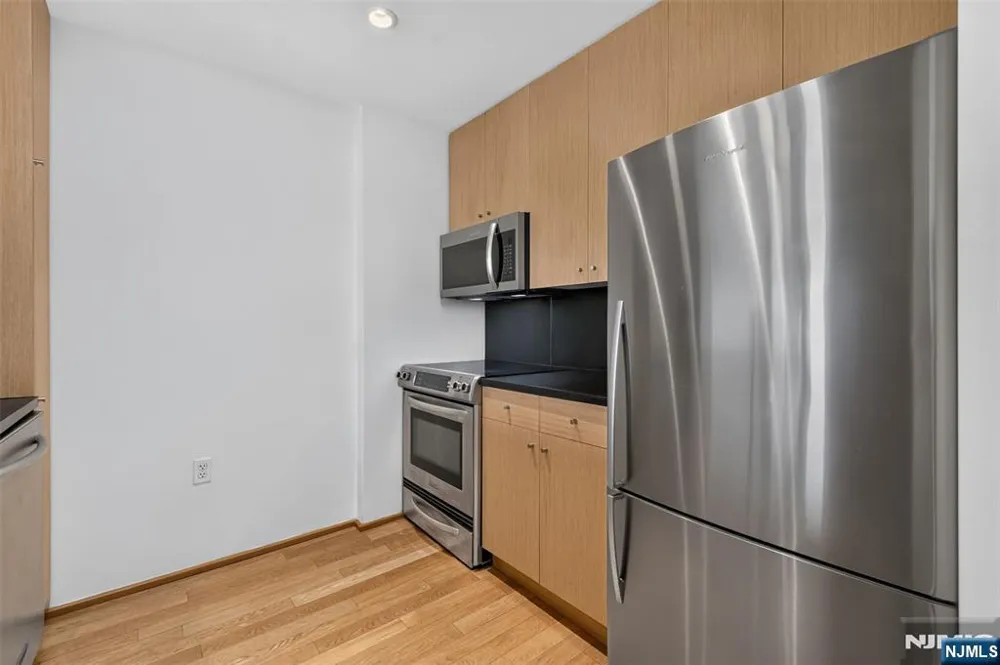 1212 City Place 1212 Edgewater, NJ 07020