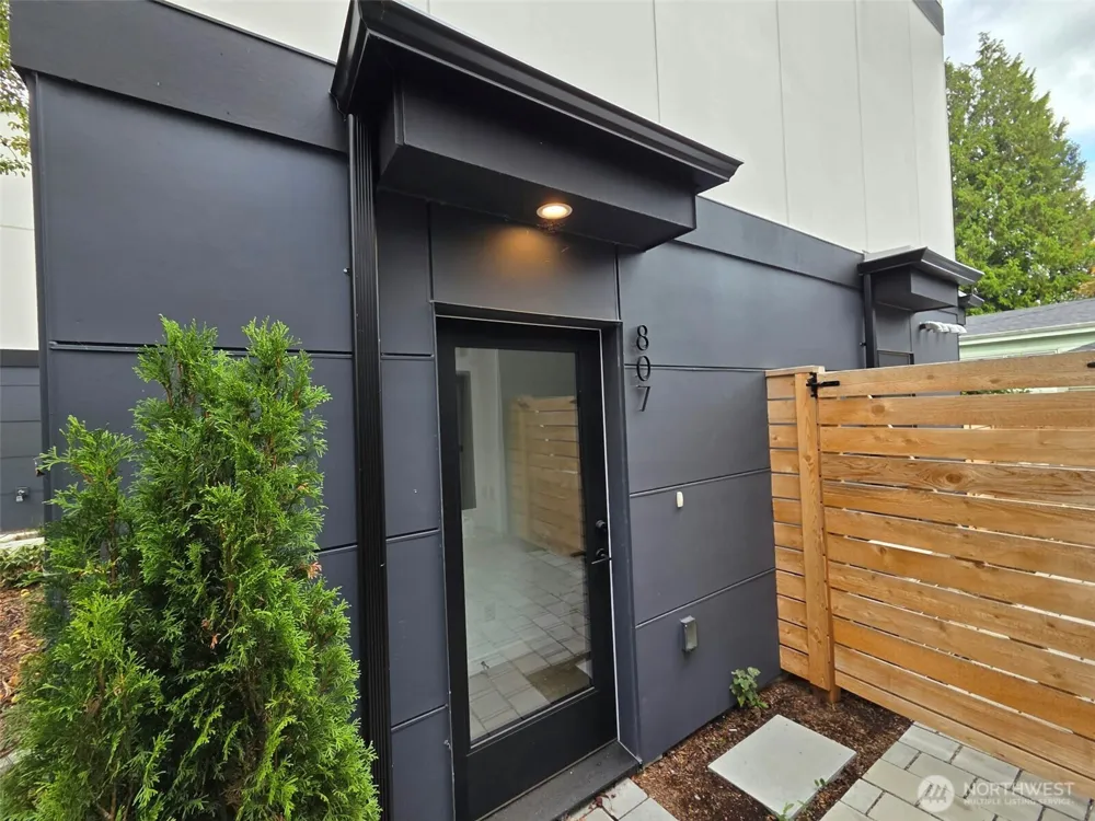 807 S Sullivan Street Seattle, WA 98108