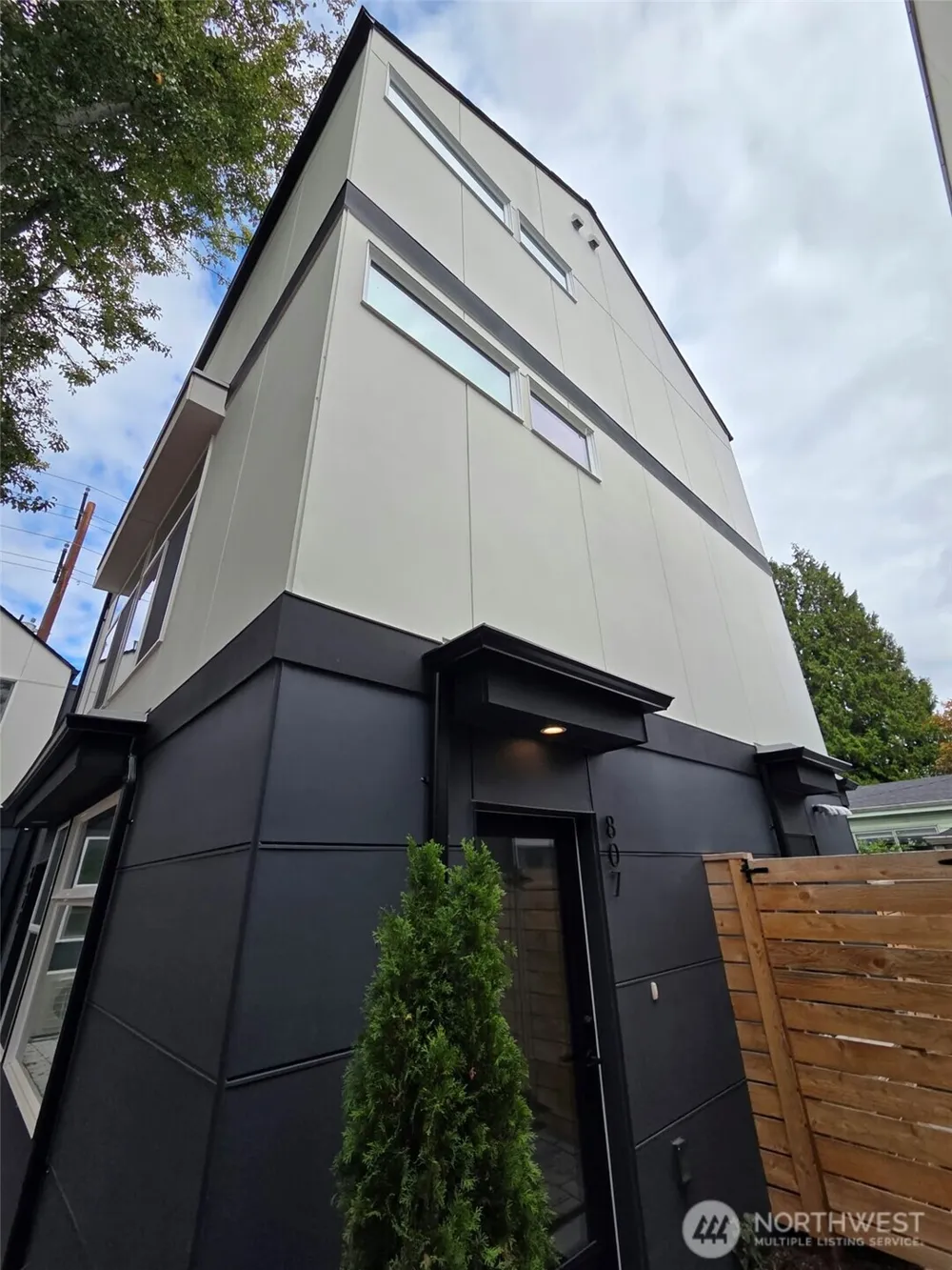 807 S Sullivan Street Seattle, WA 98108