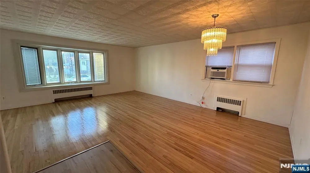 43 Oakwood Avenue Bloomfield, NJ 07003
