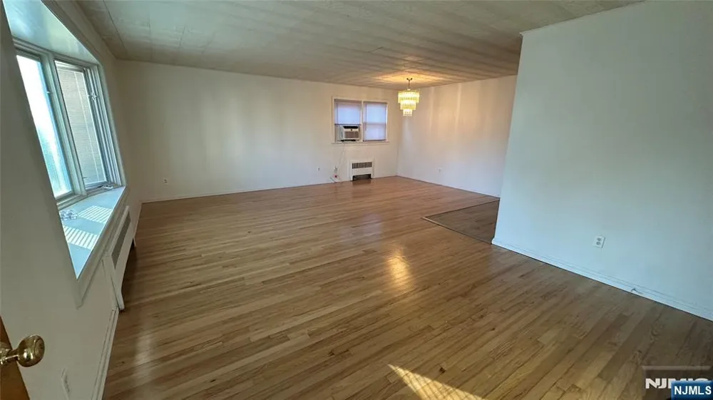 43 Oakwood Avenue Bloomfield, NJ 07003