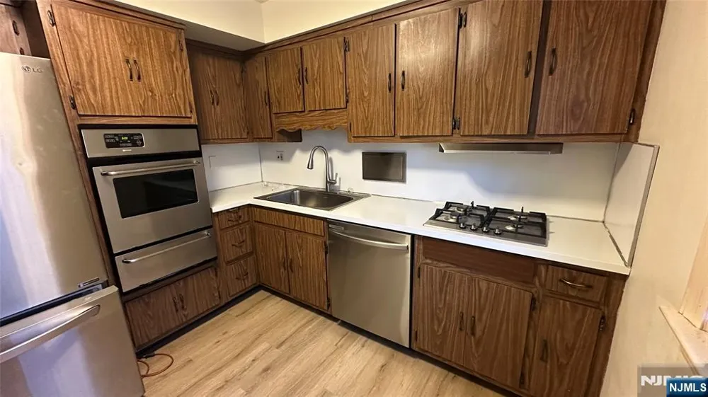 43 Oakwood Avenue Bloomfield, NJ 07003
