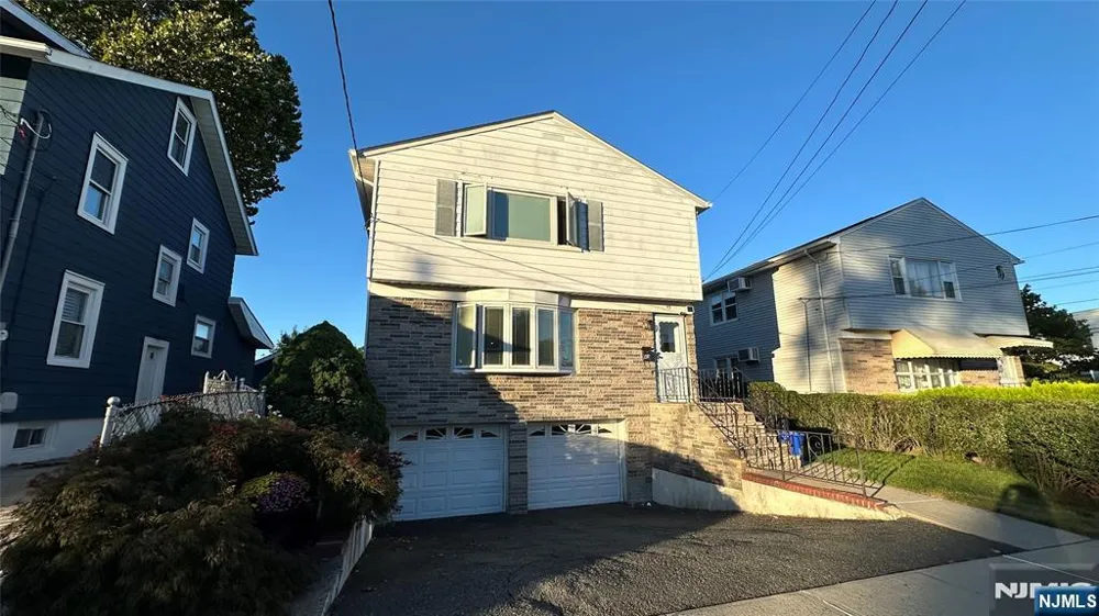 43 Oakwood Avenue Bloomfield, NJ 07003