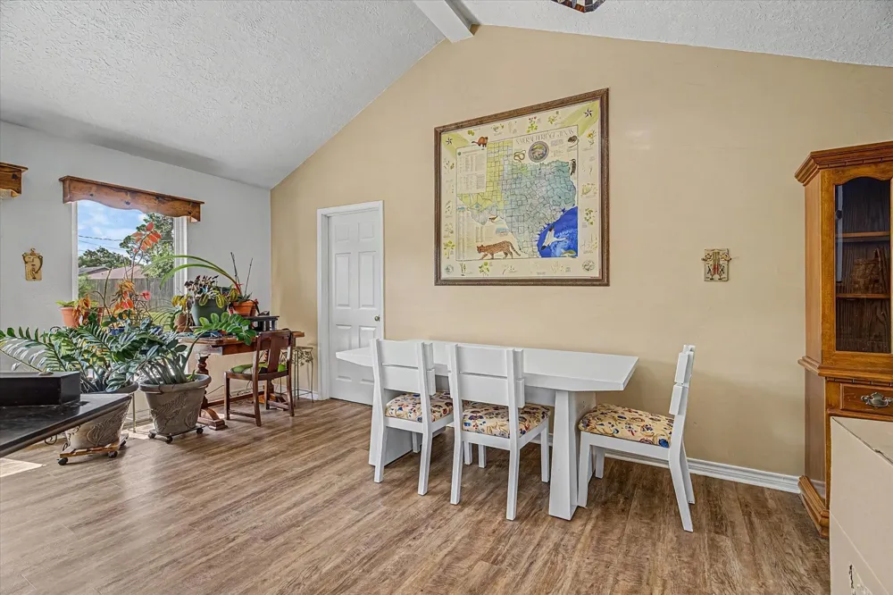 203 Hickory Street Lake Jackson, TX 77566