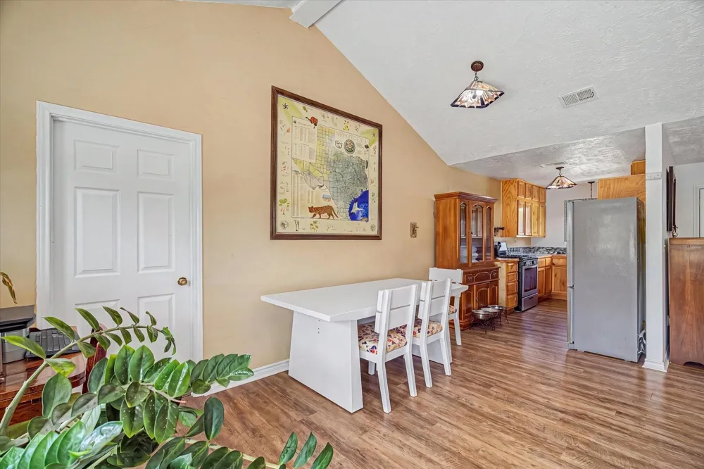 203 Hickory Street Lake Jackson, TX 77566