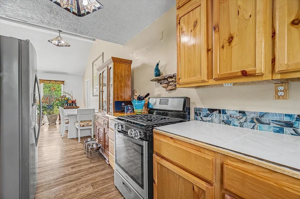 203 Hickory Street Lake Jackson, TX 77566