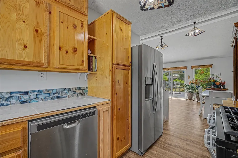 203 Hickory Street Lake Jackson, TX 77566
