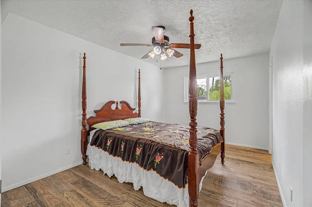 203 Hickory Street Lake Jackson, TX 77566