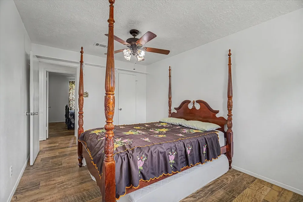 203 Hickory Street Lake Jackson, TX 77566