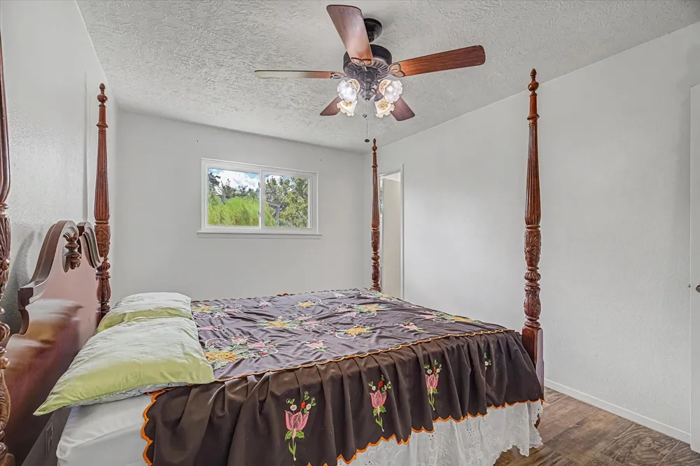 203 Hickory Street Lake Jackson, TX 77566