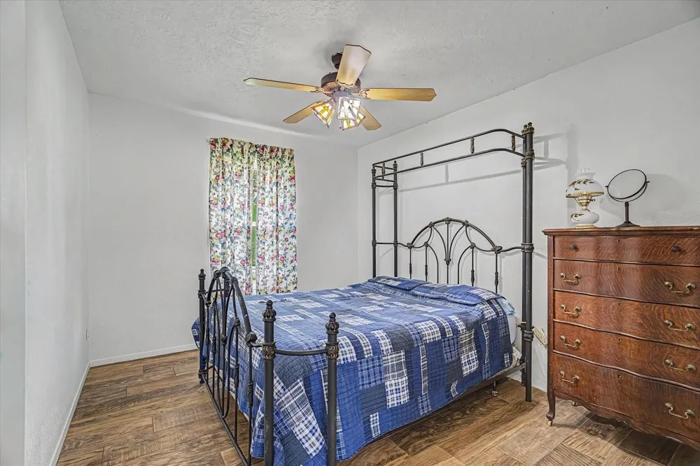 203 Hickory Street Lake Jackson, TX 77566
