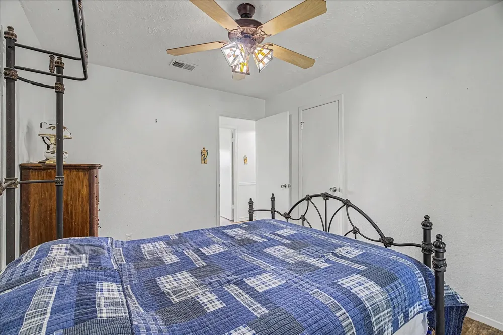 203 Hickory Street Lake Jackson, TX 77566