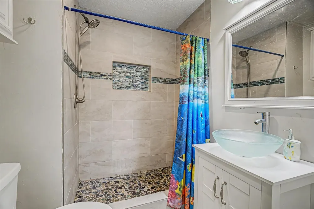 203 Hickory Street Lake Jackson, TX 77566