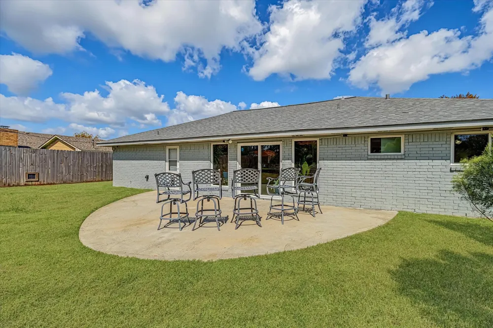 203 Hickory Street Lake Jackson, TX 77566