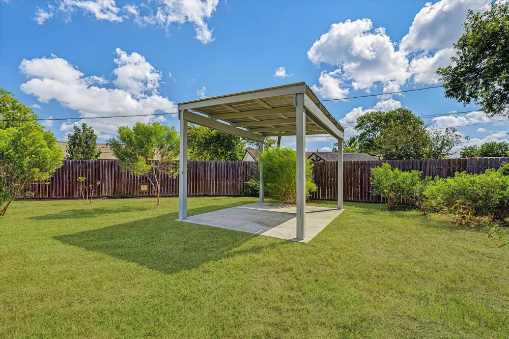 203 Hickory Street Lake Jackson, TX 77566